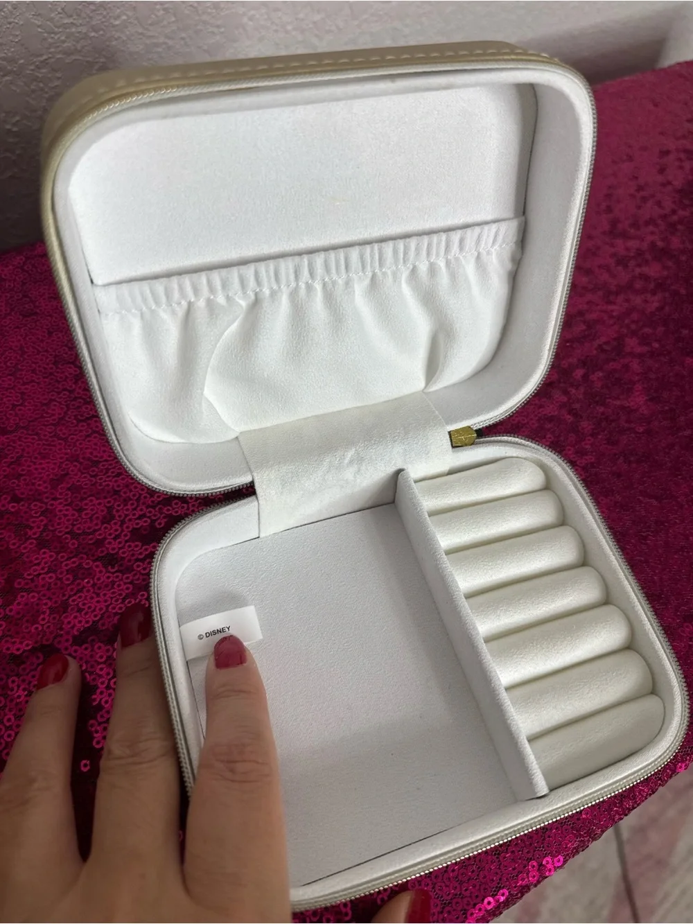 NEW w TAGS 🏷️ Gold Jewelry Case ft. Minnie Mouse hand, “Put a Bow on It” graphic